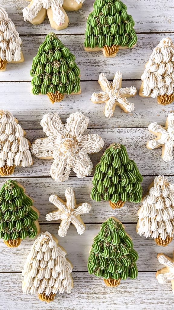 How to decorate Christmas tree cookies with buttercream